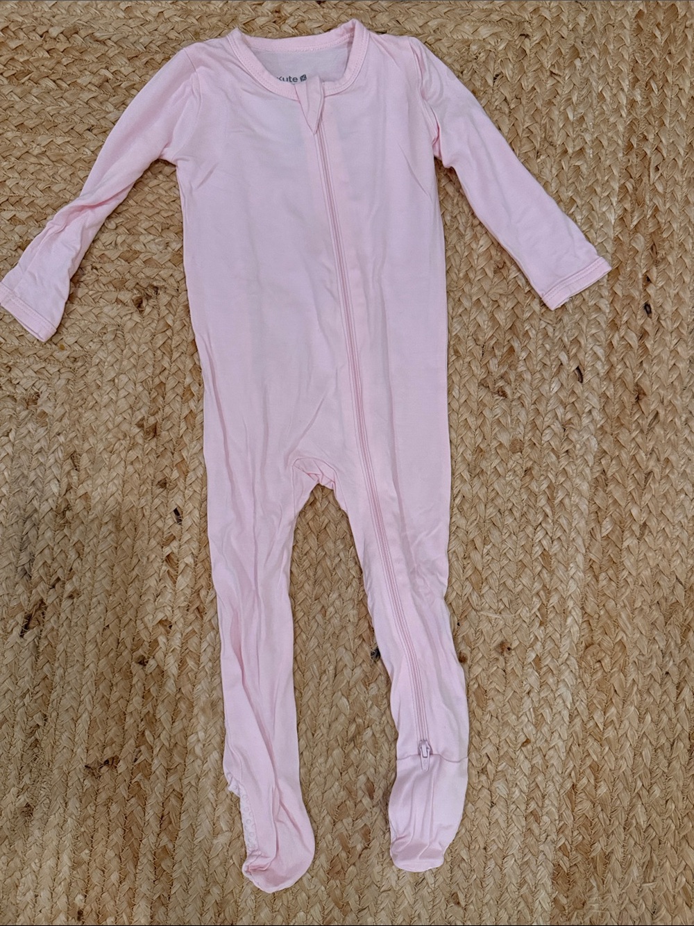 Soft Pink Footed One-Piece Zipper Pajamas - Kyte Baby